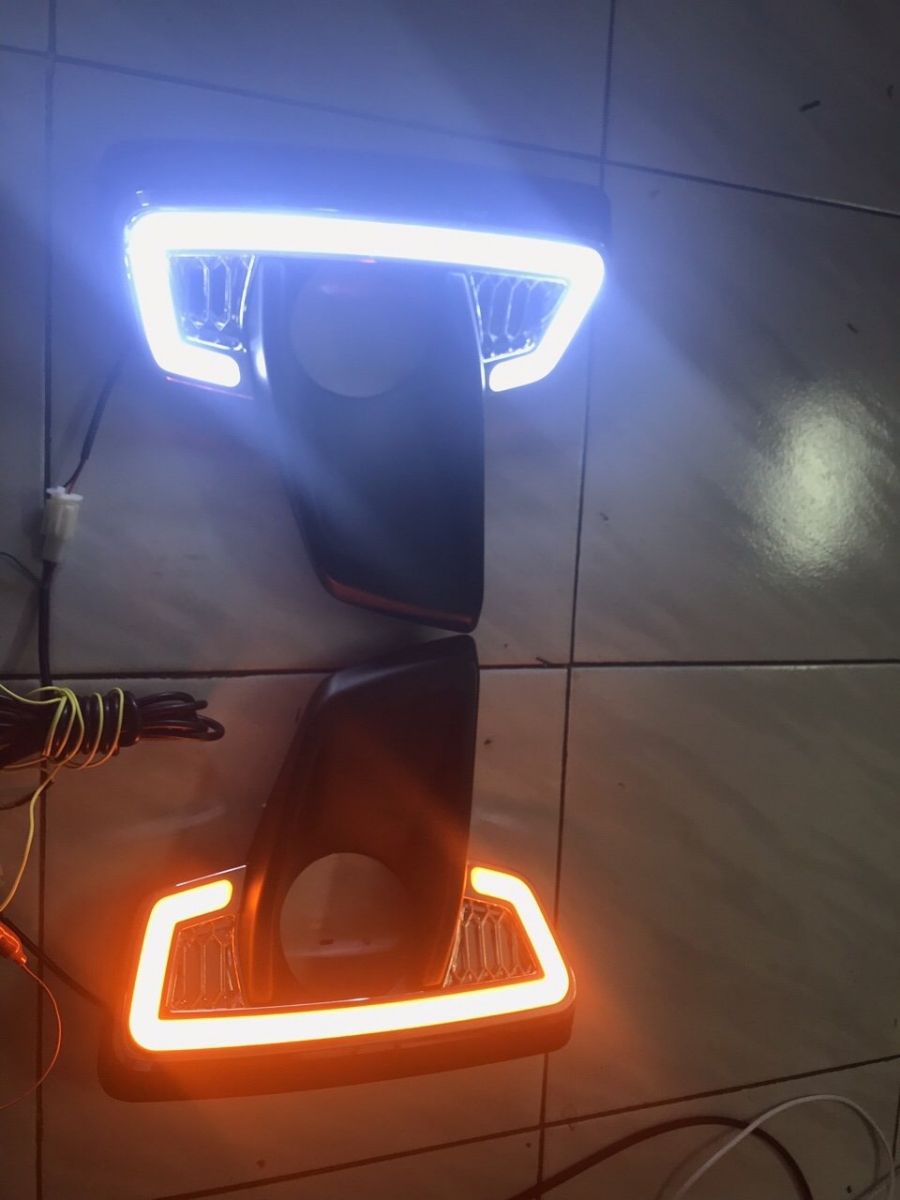 Độ đèn led mí cho Toyota Hilux 2019